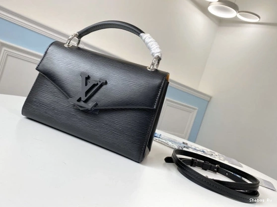 GRENELLE LOUIS VUITTON POCHETTE 0823